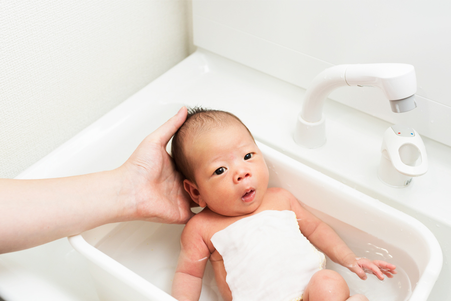 「赤ちゃんのお風呂が簡単、ハンドシャワー付きの洗面台がついている賃貸のメリット」に関連するイメージ