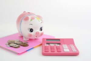 豚の貯金箱と計算機