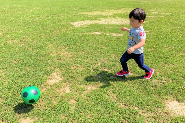 子どもがサッカーを始めるなら何歳から？