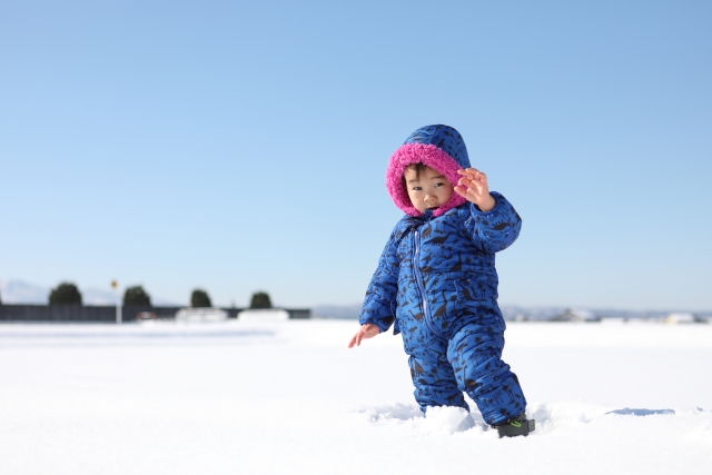 しっかり寒さ対策を！雪遊びにぴったりな子どもの服装とは ...