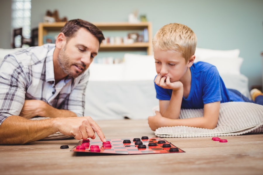 家族で遊んでみた】子どもと一緒にボードゲームを楽しもう！ 家族で