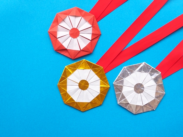 金銀銅の折り紙を折って作る簡単定番メダル