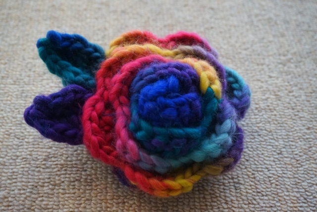 編み物で作るコサージュ